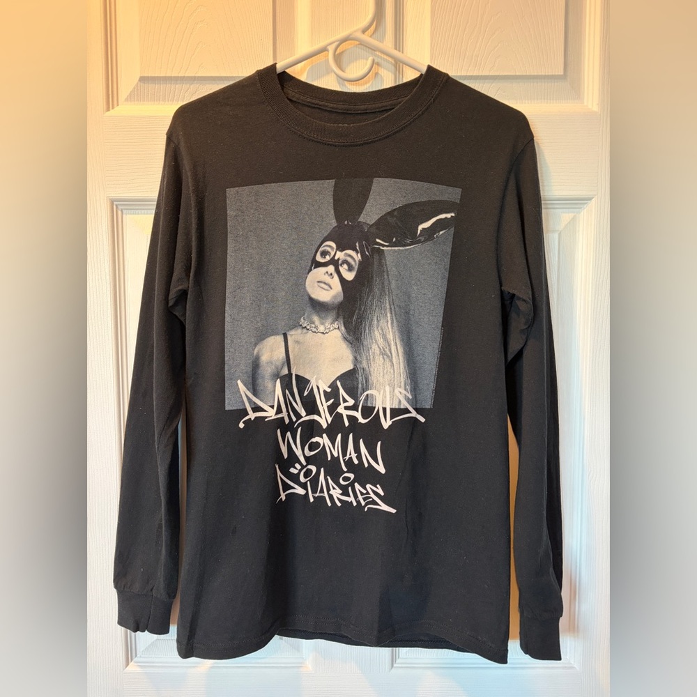 Ariana Grande ‘Dangerous Woman Diaries’ Black Long-Sleeve Graphic Tee (Size S)